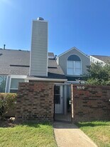 9810 Walnut Ln in Midwest City, OK - Building Photo