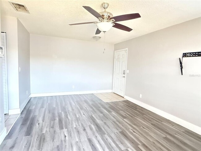 1065 S Hiawassee Rd in Orlando, FL - Building Photo - Building Photo