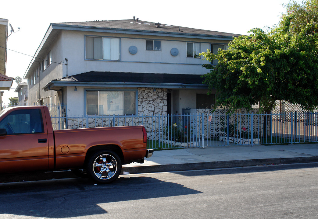 11726 Freeman Ave in Hawthorne, CA - Building Photo