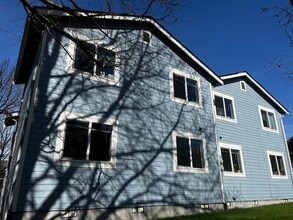 2322 Happy Ct in Bellingham, WA - Building Photo - Building Photo