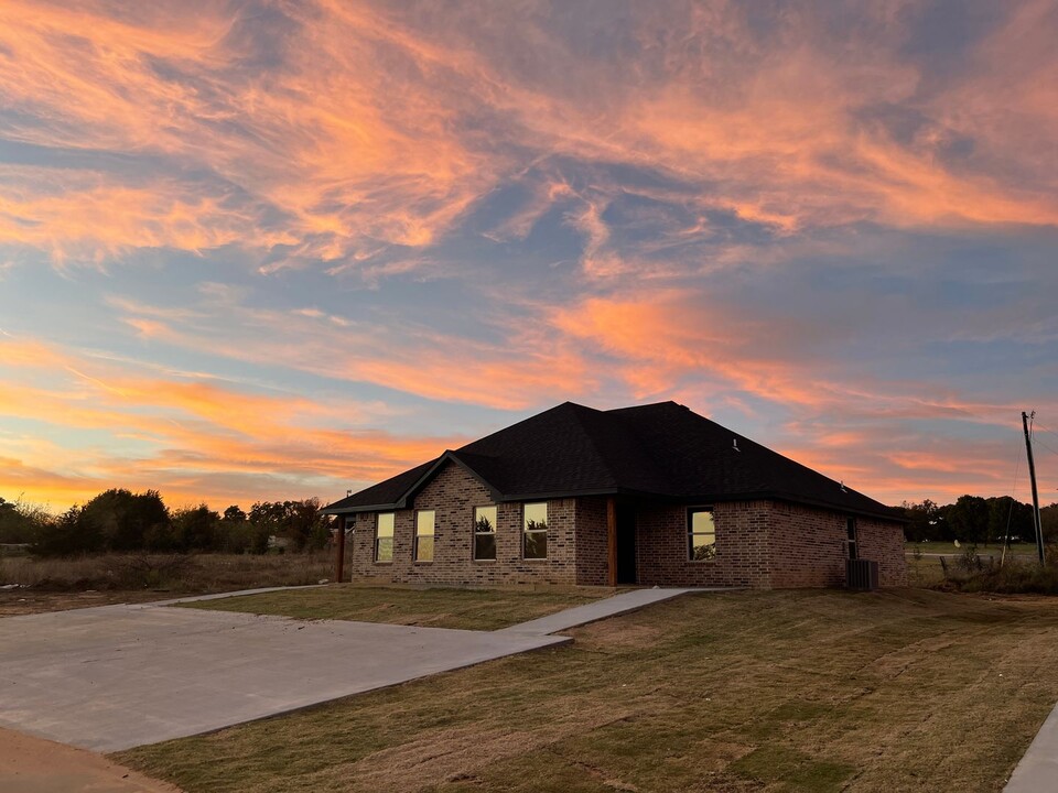 74 Pne Rdg Ln in Durant, OK - Building Photo