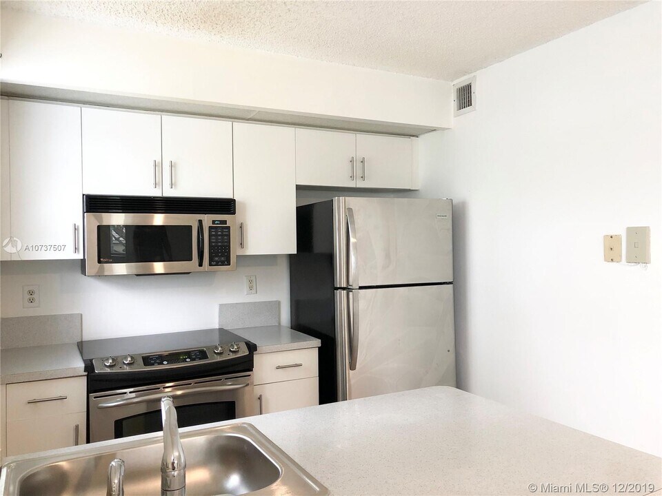 2050 SE 26th Ln-Unit -206 in Homestead, FL - Building Photo