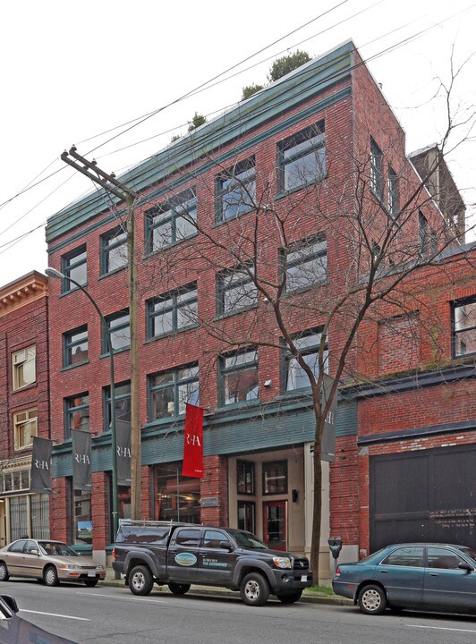 Pilkington House in Vancouver, BC - Building Photo