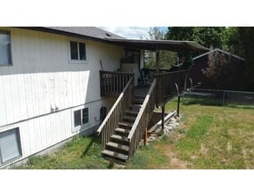16108 E Broadway Ave in Spokane Valley, WA - Building Photo - Building Photo