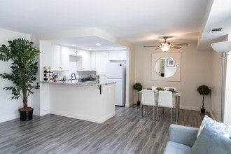 Ridgeline Apartments in San Bernardino, CA - Foto de edificio - Building Photo