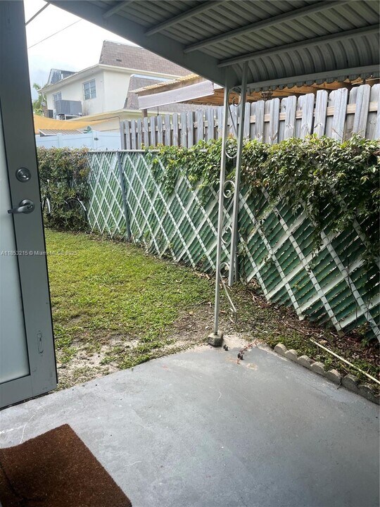 2461 Polk St in Hollywood, FL - Building Photo