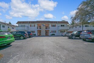 222 SW 1st St in Pompano Beach, FL - Building Photo