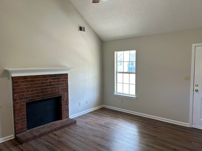 7059 Hampton Dr in Horn Lake, MS - Building Photo - Building Photo