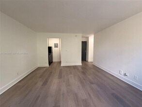 143 SW 9th St, Unit 105 in Miami, FL - Building Photo - Building Photo