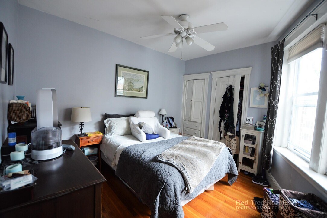 19 Short St in Brookline, MA - Building Photo