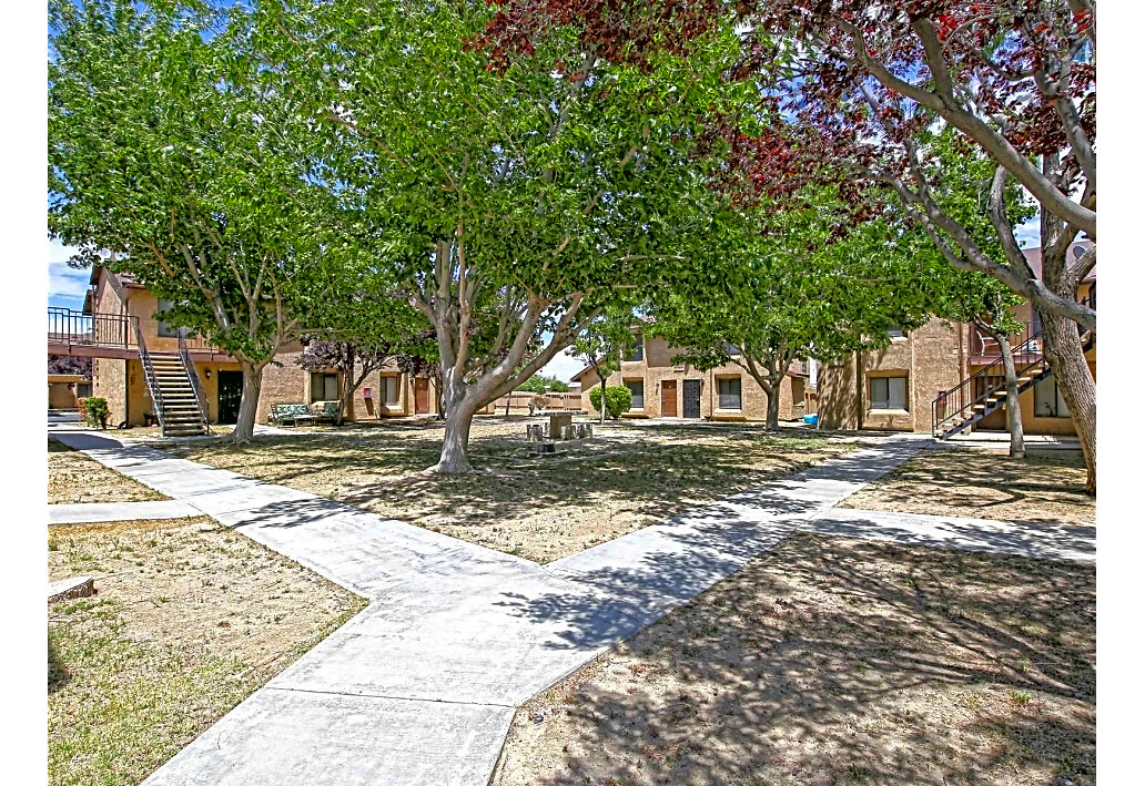 Rosamond Village Apartments in Rosamond, CA - Building Photo