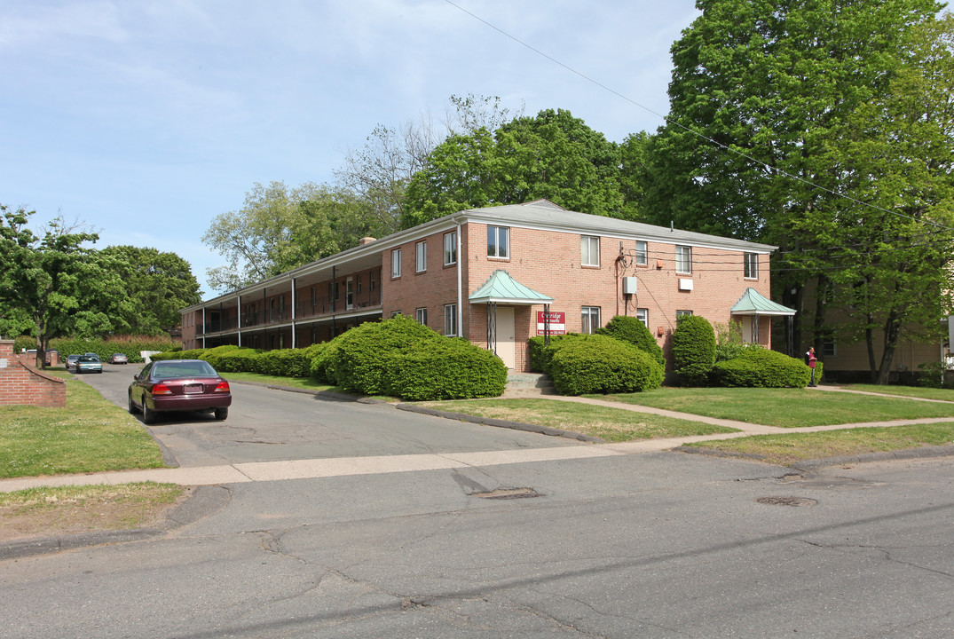 44-50 Church St in East Hartford, CT - Building Photo