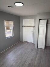 823 Airport Rd in Ferguson, MO - Building Photo - Building Photo