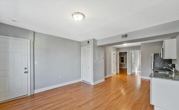 433 Atlantic St SE, Unit 2 in Washington, DC - Foto de edificio - Building Photo