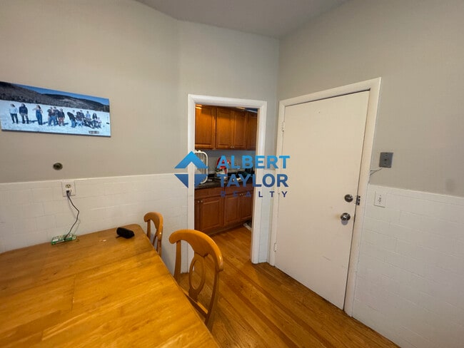 23 Tufts St, Unit 2 in Cambridge, MA - Foto de edificio - Building Photo