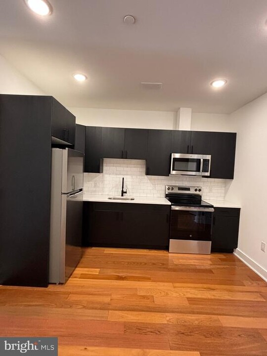 2145 Ridge Ave-Unit -3 in Philadelphia, PA - Foto de edificio