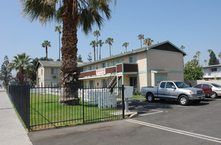 7th St. Apartments in Riverside, CA - Foto de edificio - Building Photo