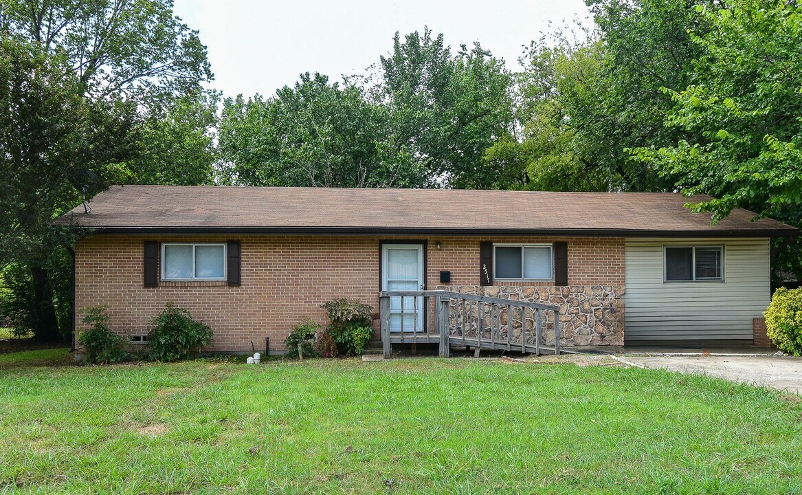 2517 Broadview St in Greenville, TX - Building Photo