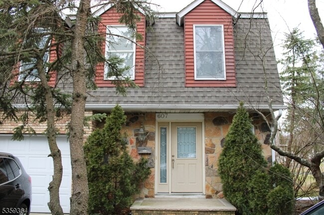 607 Grove St in Clifton, NJ - Building Photo - Building Photo