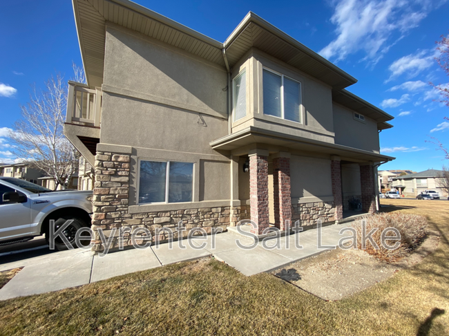 4884 W Aspen Springs Dr in Riverton, UT - Building Photo - Building Photo