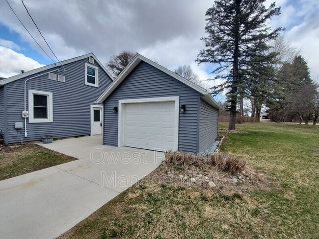 6315 Knapp St NE in Ada, MI - Building Photo - Building Photo
