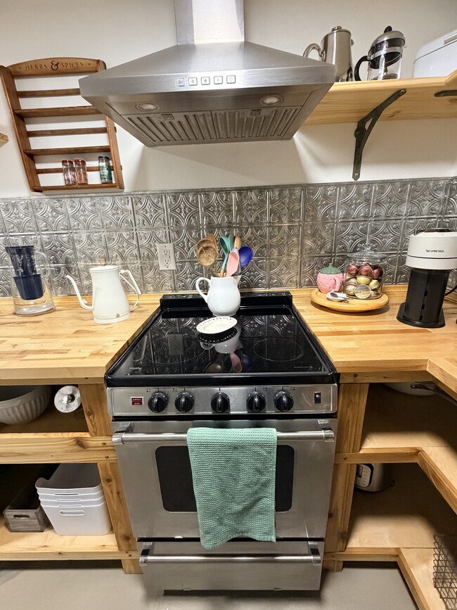 701 Cedar St, Unit Brambleburrow in Anchorage, AK - Foto de edificio - Building Photo