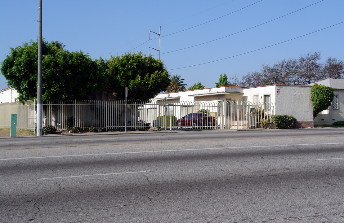 1129-1131 Centinela Ave in Inglewood, CA - Building Photo