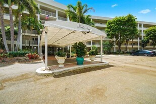 821 Cypress Blvd in Pompano Beach, FL - Building Photo