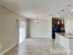 14812 Crescent Rock Dr in Wimauma, FL - Foto de edificio - Building Photo