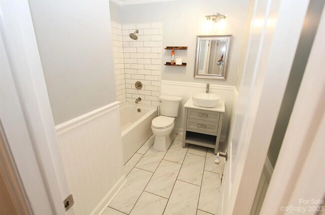 property at 1400 Center St