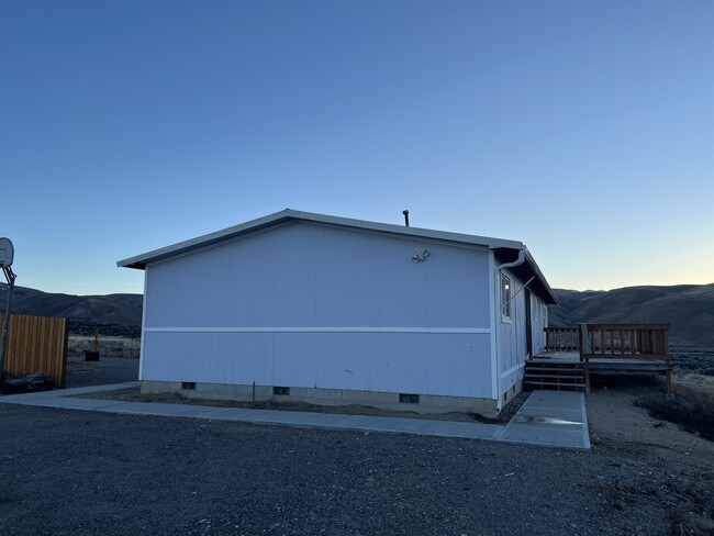 7592 Aurora Dr in Elko, NV - Building Photo - Building Photo