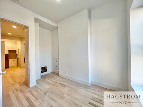 322 E 93rd St-Unit -2A in New York, NY - Building Photo - Building Photo