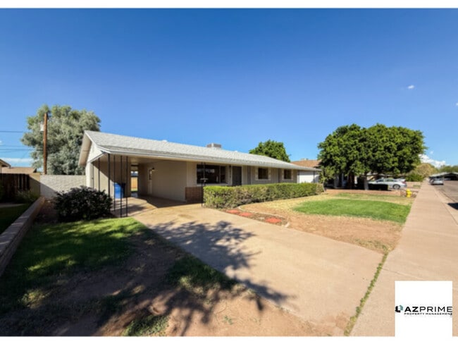 property at 834 W 10th St