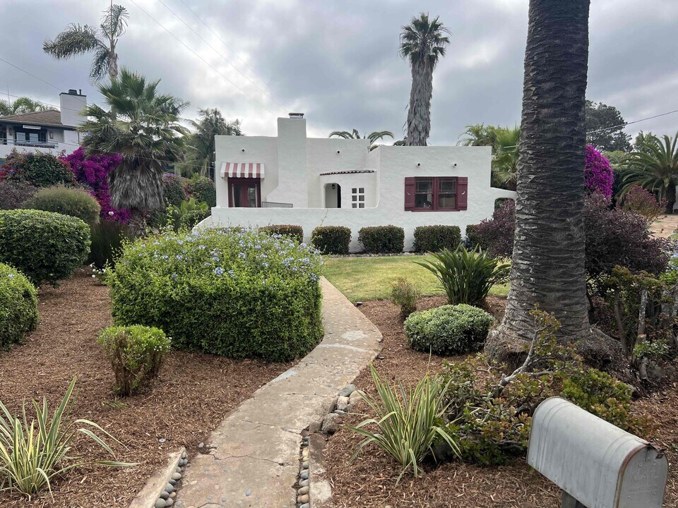 1849 Eucalyptus Ave in Encinitas, CA - Building Photo
