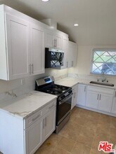 17400 Cantlay St in Los Angeles, CA - Building Photo - Building Photo