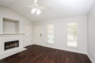 1777 Mary Payton Cove in Southaven, MS - Building Photo - Building Photo