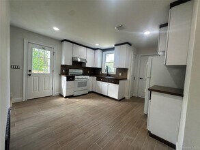 1 Alvin St in Glen Cove, NY - Building Photo - Building Photo