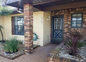 4701 Vilabella Dr in Sebring, FL - Building Photo