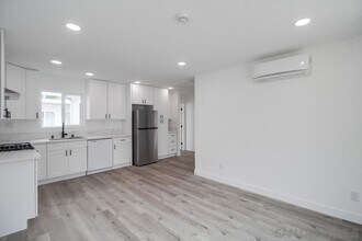 6325 Newsome Dr in San Diego, CA - Building Photo - Building Photo