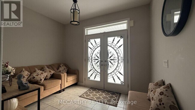 124 Johnson Dr in Shelburne, ON - Building Photo - Building Photo