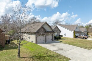 Lexington Parc in Montevallo, AL - Building Photo