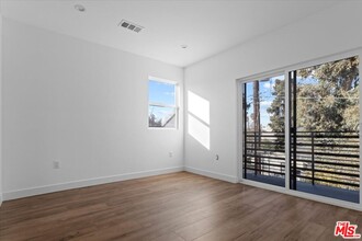 11447 Cumpston St in Los Angeles, CA - Building Photo - Building Photo