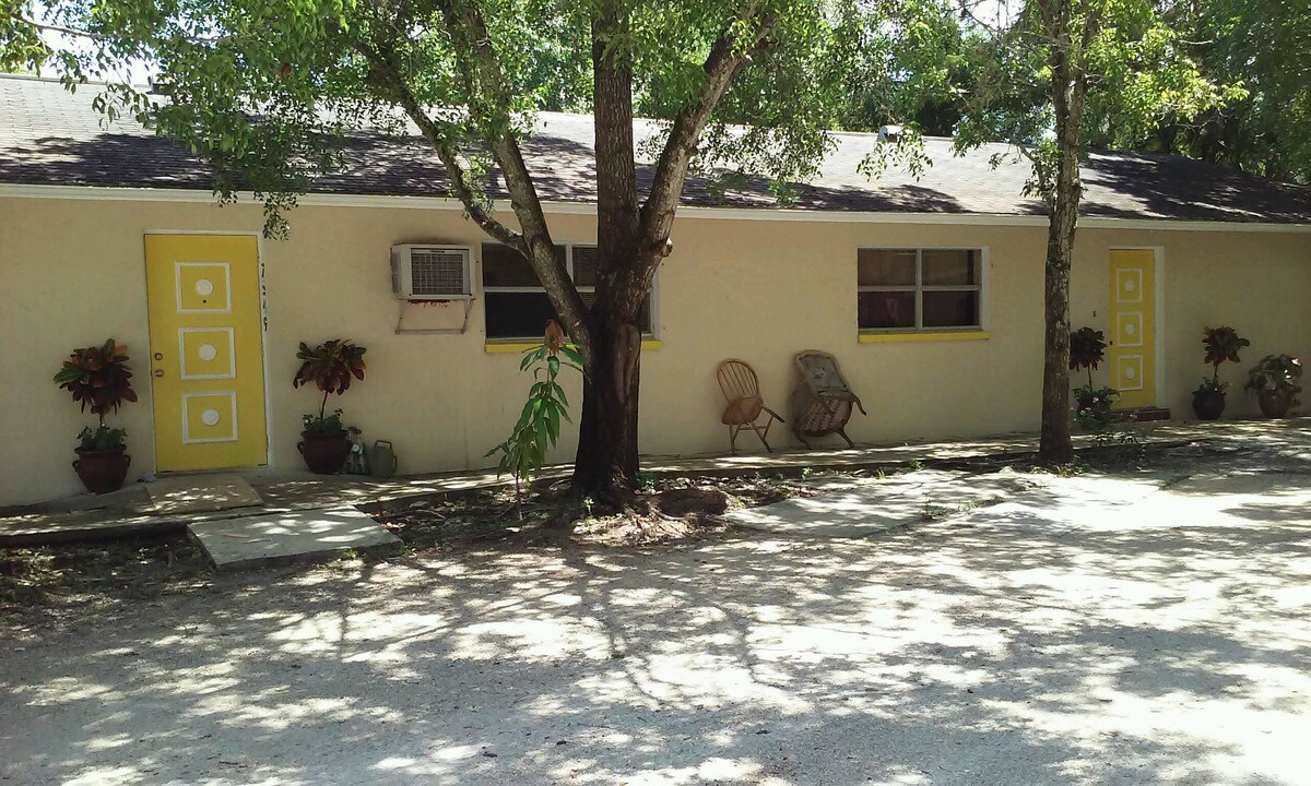 2555 Dixie Pkwy in Ft. Myers, FL - Building Photo