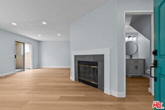 18812 Vista Del Canon in Santa Clarita, CA - Building Photo - Building Photo