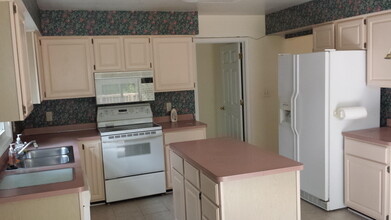456 Essex Dr in Rochester Hills, MI - Building Photo - Building Photo