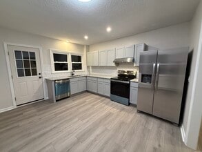 735 Stafford Rd, Unit B in Storrs Mansfield, CT - Foto de edificio - Building Photo