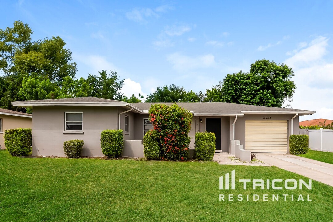 6504 Georgia Ave in Bradenton, FL - Building Photo