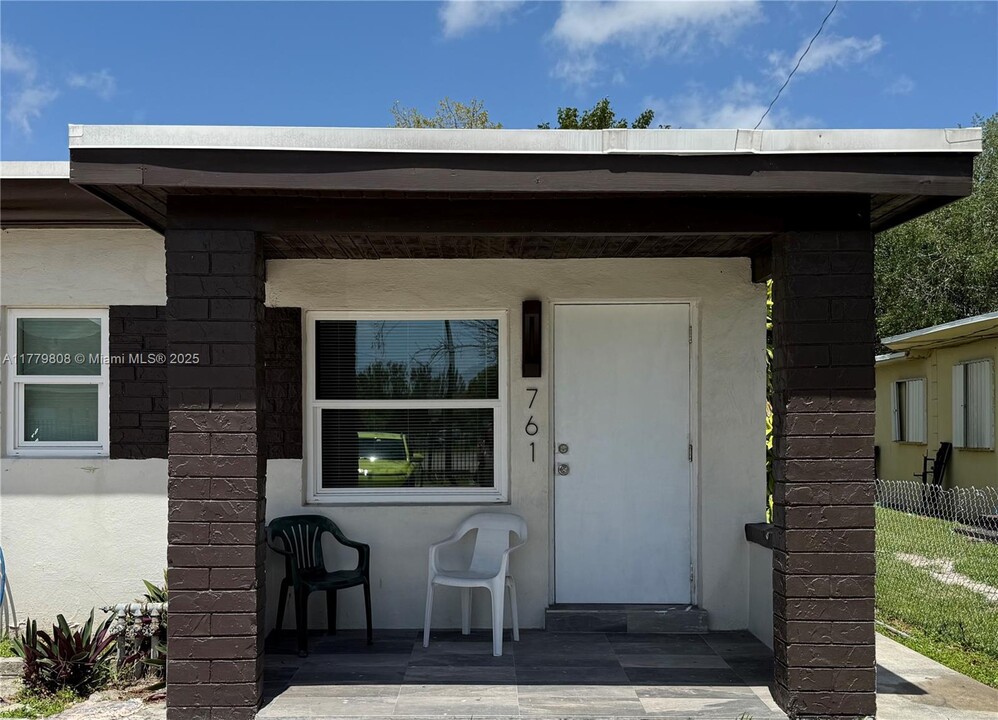 761 NW 96th St in Miami, FL - Building Photo