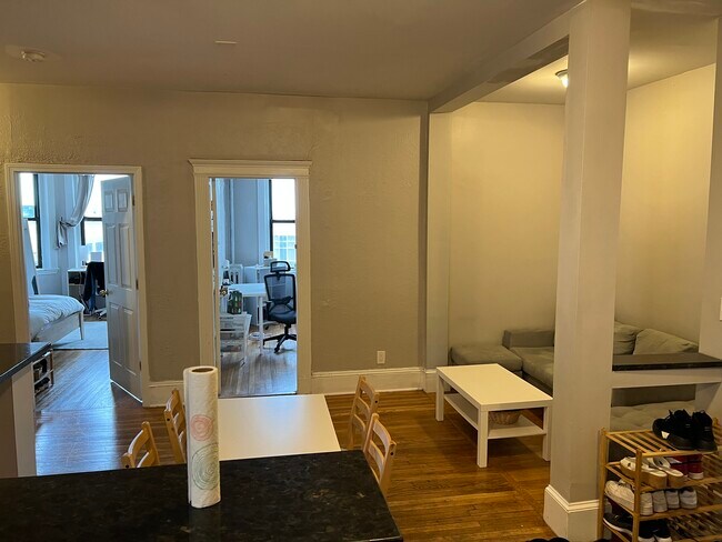 1066 Commonwealth Ave, Unit 41 in Boston, MA - Foto de edificio - Building Photo