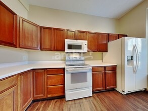1302 Shannon Ln in Xenia, OH - Building Photo - Building Photo